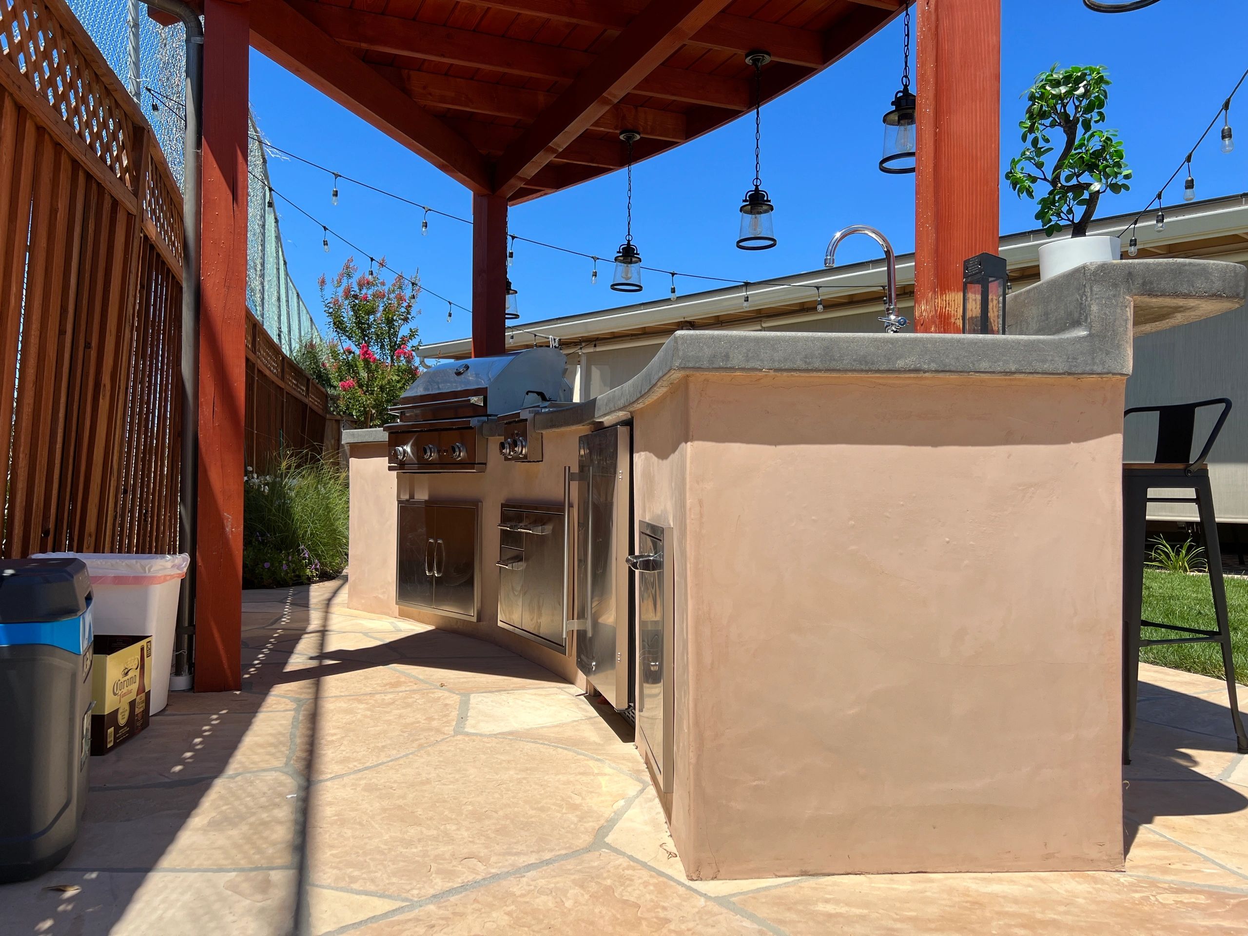 Backyard kitchen under pergola