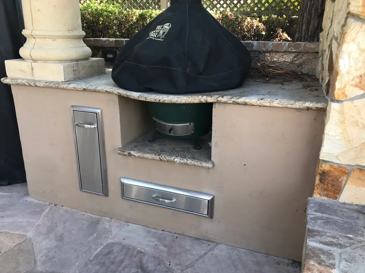 Built-in outdoor kitchen setup